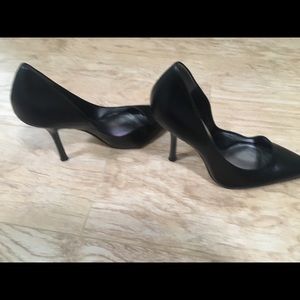 Guess black high heels Only worn once. Super comfy